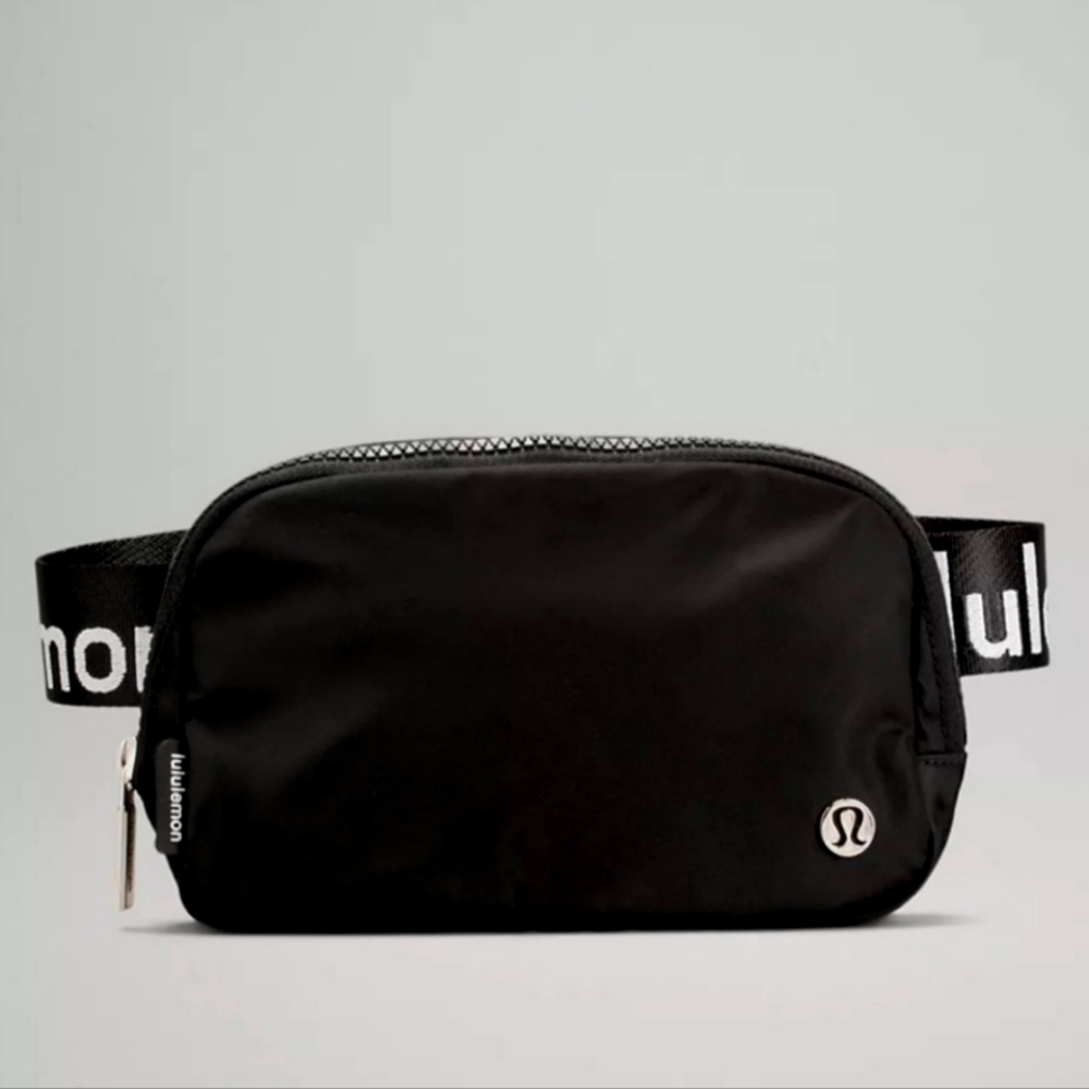 Lululemon black belt bag